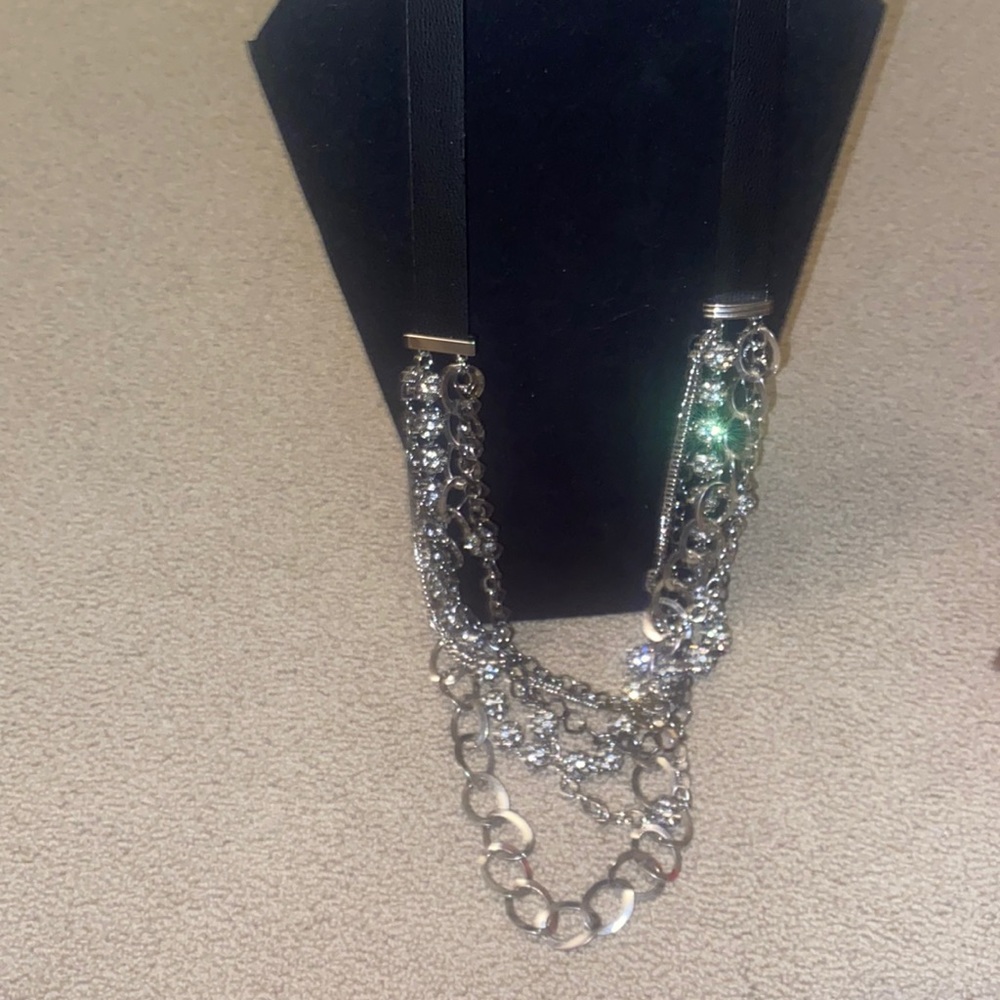 Chunky silver rhinestone circled necklace designs.